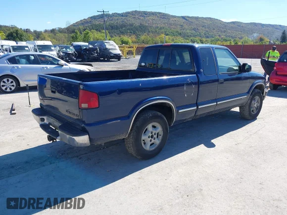 ✅ 2002 Chevrolet S-10 LS • VIN: 1GCDT19W928180069 • Лот: 43410867. Опубліковано раніше на IAAI з пробігом 199 324 миль. Безкоштовний доступ до архіву аукціонних продажів зі США та докладний звіт про історію автомобіля на DreamBid. Зображення 4.