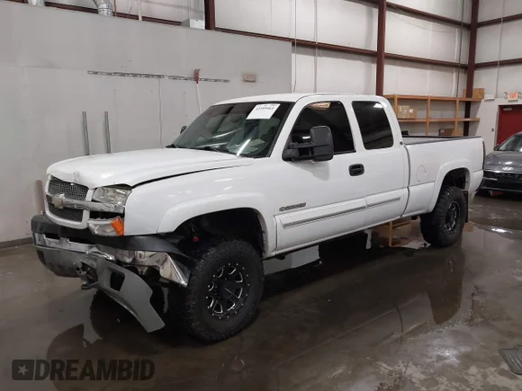 ✅ 2003 Chevrolet Silverado 2500HD LT • VIN: 1GCHK29U13E213464 • Lot: 43189461. Wystawiony na IAAI z przebiegiem 132 546 mil. Bezpłatny archiwum sprzedaży aukcyjnych z USA i szczegółowy raport historii pojazdu na DreamBid. Zdjęcie 2.