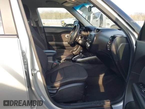 ✅ 2018 Kia Soul • VIN: KNDJN2A25J7610244 • Lot: 44515119. Wystawiony na IAAI z przebiegiem 145 075 mil. Bezpłatny archiwum sprzedaży aukcyjnych z USA i szczegółowy raport historii pojazdu na DreamBid. Zdjęcie 5.