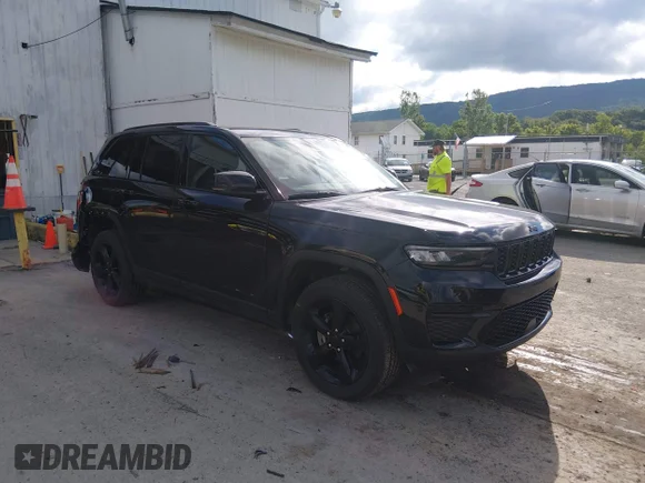 ✅ 2023 Jeep Grand Cherokee Altitude • VIN: 1C4RJHAG4P8103920 • Lot: 45364355. Wystawiony na IAAI z przebiegiem 31 900 mil. Bezpłatny archiwum sprzedaży aukcyjnych z USA i szczegółowy raport historii pojazdu na DreamBid. Zdjęcie 1.