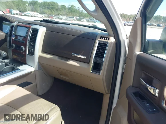 ✅ 2009 Dodge 1500 Laramie • VIN: 1D3HB13T19J530274 • Lot: 44537301. Wystawiony na IAAI z przebiegiem 258 945 mil. Bezpłatny archiwum sprzedaży aukcyjnych z USA i szczegółowy raport historii pojazdu na DreamBid. Zdjęcie 5.