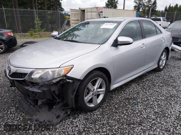 ✅ 2014 Toyota Camry SE • VIN: 4T1BF1FK4EU364293 • Lot: 45152843. Wystawiony na IAAI z przebiegiem 155 249 mil. Bezpłatny archiwum sprzedaży aukcyjnych z USA i szczegółowy raport historii pojazdu na DreamBid. Zdjęcie 2.