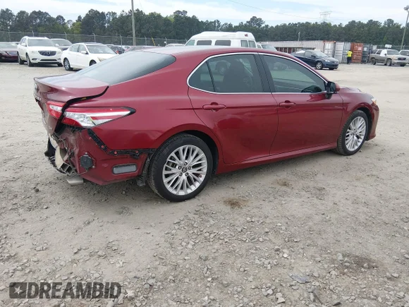 ✅ 2018 Toyota Camry XLE • VIN: 4T1B11HK0JU614800 • Lot: 44813064. Wystawiony na IAAI z przebiegiem 50 527 mil. Bezpłatny archiwum sprzedaży aukcyjnych z USA i szczegółowy raport historii pojazdu na DreamBid. Zdjęcie 4.