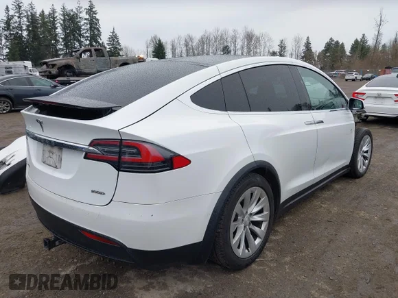 ✅ 2018 Tesla Model X 75D • VIN: 5YJXCBE20JF100033 • Лот: 44372975. Опубліковано раніше на IAAI з пробігом 122 871 миль. Безкоштовний доступ до архіву аукціонних продажів зі США та докладний звіт про історію автомобіля на DreamBid. Зображення 4.