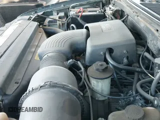 ✅ 1998 Lincoln Navigator • VIN: 5LMPU28L8WLJ35658 • Lot: 42329183. Wystawiony na IAAI z przebiegiem 207 629 mil. Bezpłatny archiwum sprzedaży aukcyjnych z USA i szczegółowy raport historii pojazdu na DreamBid. Zdjęcie 12.