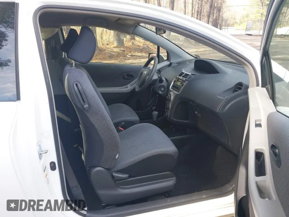 ✅ 2010 Toyota Yaris • VIN: JTDJT4K31A5320328 • Lot: 44651190. Wystawiony na IAAI z przebiegiem 90 171 mil. Bezpłatny archiwum sprzedaży aukcyjnych z USA i szczegółowy raport historii pojazdu na DreamBid. Zdjęcie 5.