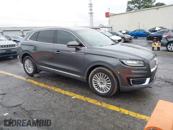 ✅ 2020 Lincoln Nautilus Standard • VIN: 2LMPJ6J96LBL06215 • Lot: 44489118. Wystawiony na IAAI z przebiegiem 74 265 mil. Bezpłatny archiwum sprzedaży aukcyjnych z USA i szczegółowy raport historii pojazdu na DreamBid. Zdjęcie 1.