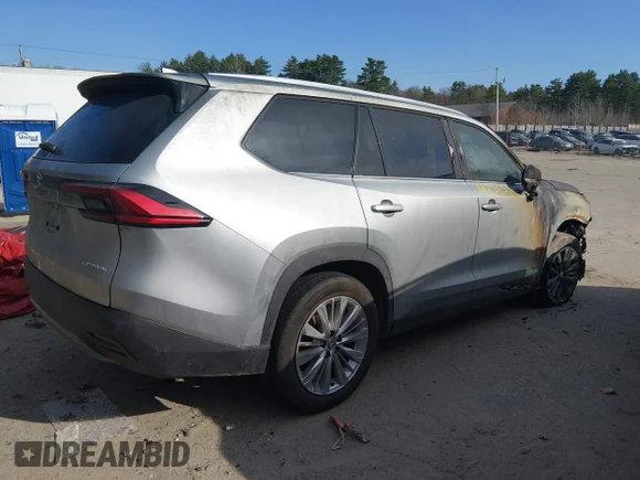 ✅ 2024 Toyota Highlander Platinum • VIN: 5TDAAAB53RS057934 • Lot: 44285580. Wystawiony na IAAI z przebiegiem 14 566 mil. Bezpłatny archiwum sprzedaży aukcyjnych z USA i szczegółowy raport historii pojazdu na DreamBid. Zdjęcie 4.