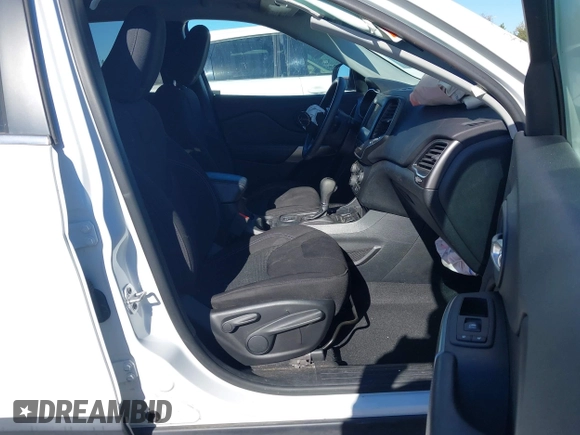✅ 2019 Jeep Cherokee Latitude • VIN: 1C4PJLCB0KD470857 • Lot: 43874531. Wystawiony na IAAI z przebiegiem 62 381 mil. Bezpłatny archiwum sprzedaży aukcyjnych z USA i szczegółowy raport historii pojazdu na DreamBid. Zdjęcie 5.