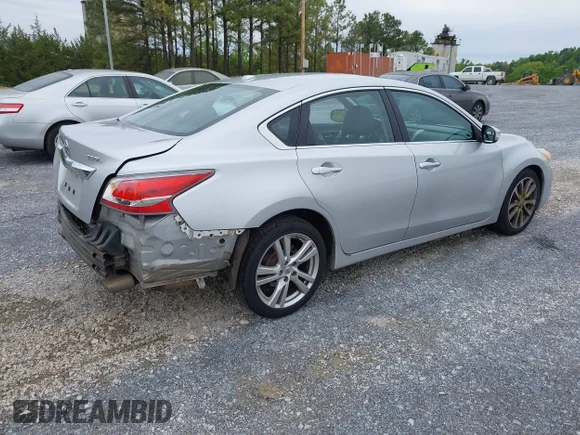 ✅ 2015 Nissan Altima S • VIN: 1N4BL3AP1FC461881 • Лот: 45017113. Опубликован ранее на IAAI с пробегом 327 285 миль. Бесплатный доступ к архиву аукционных продаж из США и подробный отчёт об истории автомобиля на DreamBid. Изображение 4.