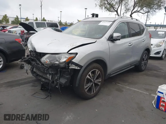 ✅ 2018 Nissan Rogue SL • VIN: JN8AT2MV2JW319657 • Lot: 43427193. Wystawiony na IAAI z przebiegiem 122 096 mil. Bezpłatny archiwum sprzedaży aukcyjnych z USA i szczegółowy raport historii pojazdu na DreamBid. Zdjęcie 2.