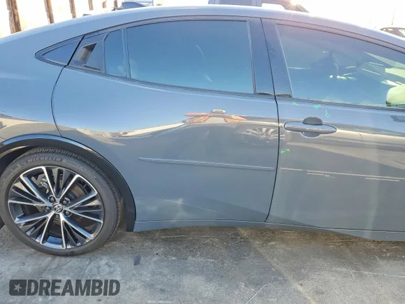 ✅ 2024 Toyota Prius LE • VIN: JTDACAAU5R3021683 • Lot: 41595176. Wystawiony na Copart z przebiegiem 9 208 mil. Bezpłatny archiwum sprzedaży aukcyjnych z USA i szczegółowy raport historii pojazdu na DreamBid. Zdjęcie 10.
