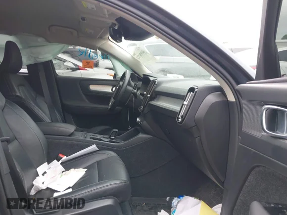 ✅ 2022 Volvo XC40 Momentum • VIN: YV4AC2HK1N2723474 • Lot: 44956713. Wystawiony na IAAI z przebiegiem 68 339 mil. Bezpłatny archiwum sprzedaży aukcyjnych z USA i szczegółowy raport historii pojazdu na DreamBid. Zdjęcie 5.