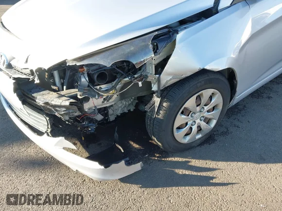 ✅ 2017 Hyundai Accent SE • VIN: KMHCT5AE4HU351974 • Lot: 44181178. Wystawiony na IAAI z przebiegiem 60 606 mil. Bezpłatny archiwum sprzedaży aukcyjnych z USA i szczegółowy raport historii pojazdu na DreamBid. Zdjęcie 6.