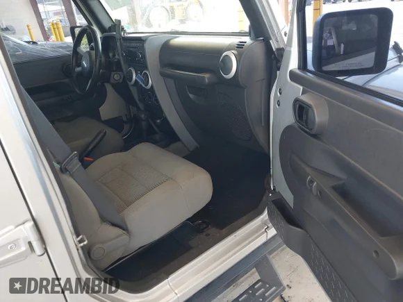 ✅ 2008 Jeep Wrangler Unlimited Sahara • VIN: 1J4GA59118L623023 • Лот: 45229882. Опубликован ранее на IAAI с пробегом 123 577 миль. Бесплатный доступ к архиву аукционных продаж из США и подробный отчёт об истории автомобиля на DreamBid. Изображение 5.