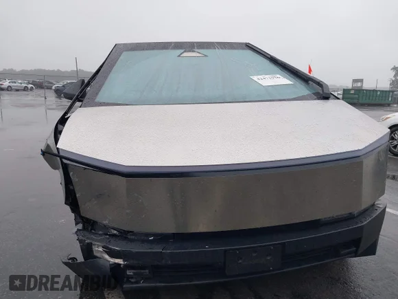 ✅ 2024 Tesla Cybertruck • VIN: 7G2CEHEDXRA043438 • Lot: 42471936. Listed on IAAI with 13,929 mi. Free auction sales archive from the USA and detailed vehicle history report at DreamBid. Image 6.