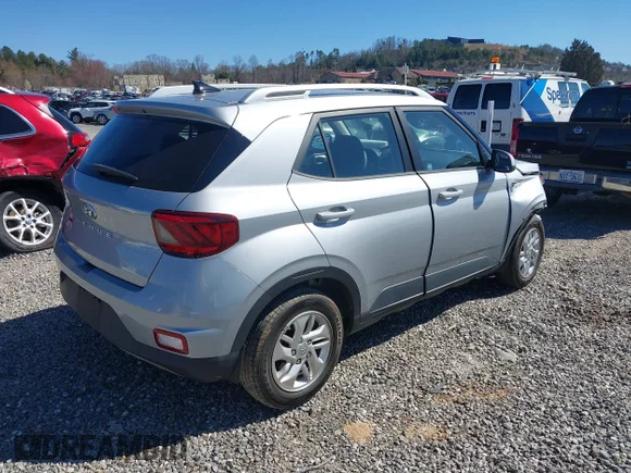✅ 2020 Hyundai Venue SEL • VIN: KMHRC8A39LU038177 • Lot: 41823569. Wystawiony na IAAI z przebiegiem 40 142 mil. Bezpłatny archiwum sprzedaży aukcyjnych z USA i szczegółowy raport historii pojazdu na DreamBid. Zdjęcie 4.