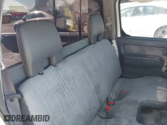 ✅ 2001 Nissan Frontier XE • VIN: 1N6DD21S21C328535 • Lot: 44636815. Wystawiony na IAAI z przebiegiem 260 583 mil. Bezpłatny archiwum sprzedaży aukcyjnych z USA i szczegółowy raport historii pojazdu na DreamBid. Zdjęcie 8.