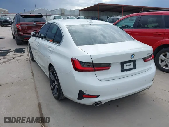✅ 2022 BMW 3 Series 330i • VIN: 3MW5R1J04N8C33115 • Lot: 44833616. Wystawiony na IAAI z przebiegiem 21 590 mil. Bezpłatny archiwum sprzedaży aukcyjnych z USA i szczegółowy raport historii pojazdu na DreamBid. Zdjęcie 3.