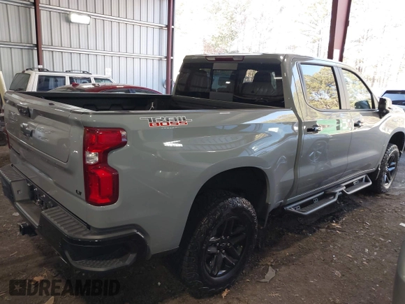 ✅ 2024 Chevrolet Silverado 1500 LT Trail Boss • VIN: 3GCUDFEL7RG404157 • Lot: 44045388. Wystawiony na IAAI z przebiegiem 9 675 mil. Bezpłatny archiwum sprzedaży aukcyjnych z USA i szczegółowy raport historii pojazdu na DreamBid. Zdjęcie 4.