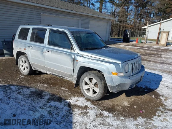 ✅ 2013 Jeep Patriot Latitude • VIN: 1C4NJPFB6DD250426 • Lot: 44164818. Wystawiony na IAAI z przebiegiem 123 455 mil. Bezpłatny archiwum sprzedaży aukcyjnych z USA i szczegółowy raport historii pojazdu na DreamBid. Zdjęcie 1.