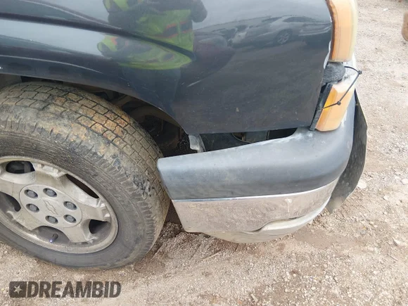 ✅ 2003 Chevrolet Silverado 1500 LS • VIN: 1GCEC19V83Z337405 • Лот: 45183918. Опубліковано раніше на IAAI з пробігом 156 494 миль. Безкоштовний доступ до архіву аукціонних продажів зі США та докладний звіт про історію автомобіля на DreamBid. Зображення 6.