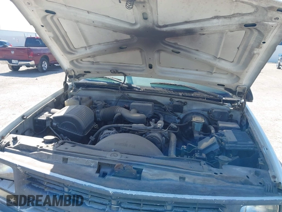 ✅ 2000 Chevrolet C2500 • VIN: 1GBGC24R4YF471530 • Lot: 44482065. Wystawiony na IAAI z przebiegiem 188 067 mil. Bezpłatny archiwum sprzedaży aukcyjnych z USA i szczegółowy raport historii pojazdu na DreamBid. Zdjęcie 10.