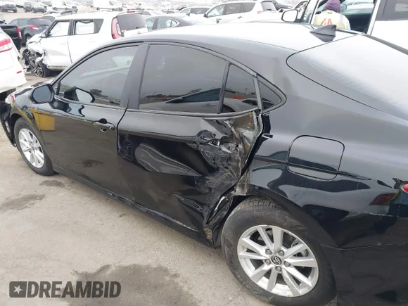 ✅ 2025 Toyota Camry LE • VIN: 4T1DAACKXSU190673 • Lot: 43408045. Wystawiony na IAAI z przebiegiem 5 595 mil. Bezpłatny archiwum sprzedaży aukcyjnych z USA i szczegółowy raport historii pojazdu na DreamBid. Zdjęcie 6.
