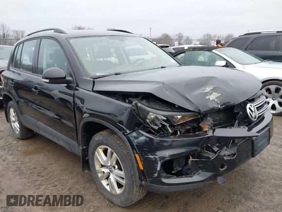 ✅ 2017 Volkswagen Tiguan S • VIN: WVGBV7AX0HK038922 • Lot: 44666608. Wystawiony na IAAI z przebiegiem 67 033 mil. Bezpłatny archiwum sprzedaży aukcyjnych z USA i szczegółowy raport historii pojazdu na DreamBid. Zdjęcie 1.