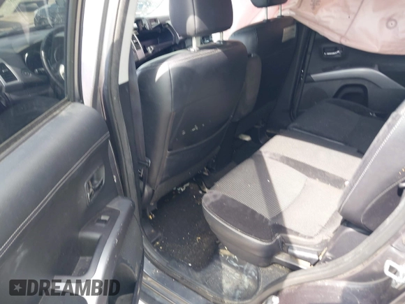 ✅ 2011 Mitsubishi Outlander SE • VIN: JA4JT3AW8BU009258 • Lot: 42793465. Wystawiony na IAAI z przebiegiem 136 588 mil. Bezpłatny archiwum sprzedaży aukcyjnych z USA i szczegółowy raport historii pojazdu na DreamBid. Zdjęcie 8.