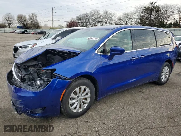 ✅ 2019 Chrysler Pacifica Touring Plus • VIN: 2C4RC1FG6KR541362 • Лот: 47547176. Опубликован ранее на Copart с пробегом 88 804 миль. Бесплатный доступ к архиву аукционных продаж из США и подробный отчёт об истории автомобиля на DreamBid. Изображение 1.