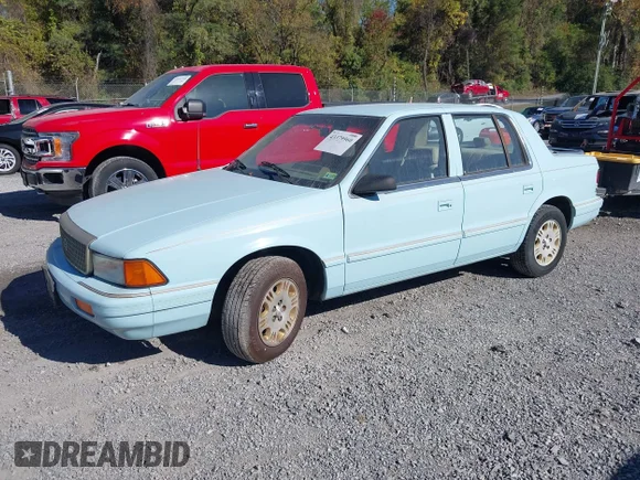 ✅ 1993 Plymouth Acclaim • VIN: 1P3XA46K9PF673047 • Lot: 43379960. Wystawiony na IAAI z przebiegiem 76 273 mil. Bezpłatny archiwum sprzedaży aukcyjnych z USA i szczegółowy raport historii pojazdu na DreamBid. Zdjęcie 2.