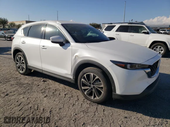 ✅ 2022 Mazda CX-5 S Premium Plus • VIN: JM3KFBEM7N1589121 • Лот: 70098162. Опубліковано раніше на Copart з пробігом 6 675 миль. Безкоштовний доступ до архіву аукціонних продажів зі США та докладний звіт про історію автомобіля на DreamBid. Зображення 4.