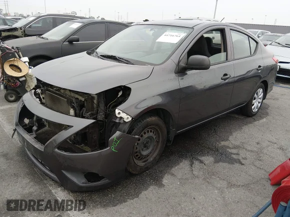 ✅ 2015 Nissan Versa S • VIN: 3N1CN7AP8FL825401 • Lot: 44716764. Wystawiony na IAAI z przebiegiem 103 913 mil. Bezpłatny archiwum sprzedaży aukcyjnych z USA i szczegółowy raport historii pojazdu na DreamBid. Zdjęcie 2.