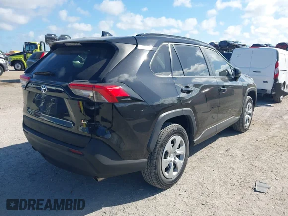 ✅ 2021 Toyota RAV4 LE • VIN: 2T3H1RFV2MC146670 • Lot: 45167629. Wystawiony na IAAI z przebiegiem 72 835 mil. Bezpłatny archiwum sprzedaży aukcyjnych z USA i szczegółowy raport historii pojazdu na DreamBid. Zdjęcie 4.
