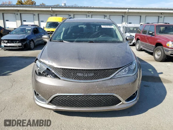 ✅ 2017 Chrysler Pacifica Touring L • VIN: 2C4RC1BG8HR535089 • Лот: 77853184. Опубліковано раніше на Copart з пробігом 171 310 миль. Безкоштовний доступ до архіву аукціонних продажів зі США та докладний звіт про історію автомобіля на DreamBid. Зображення 5.