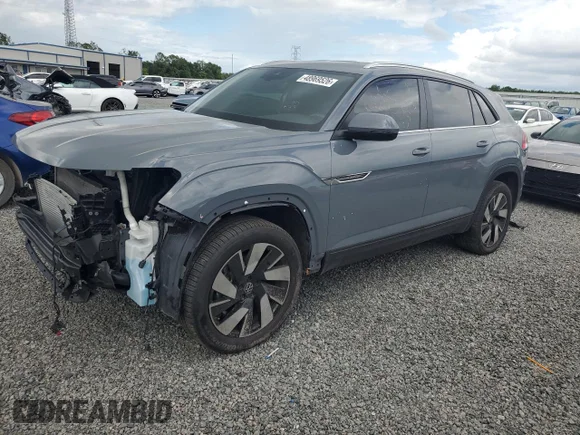 ✅ 2025 Volkswagen Atlas SE • VIN: 1V2WE2CA6SC221646 • Lot: 48969526. Wystawiony na Copart z przebiegiem 38 553 mil. Bezpłatny archiwum sprzedaży aukcyjnych z USA i szczegółowy raport historii pojazdu na DreamBid. Zdjęcie 1.