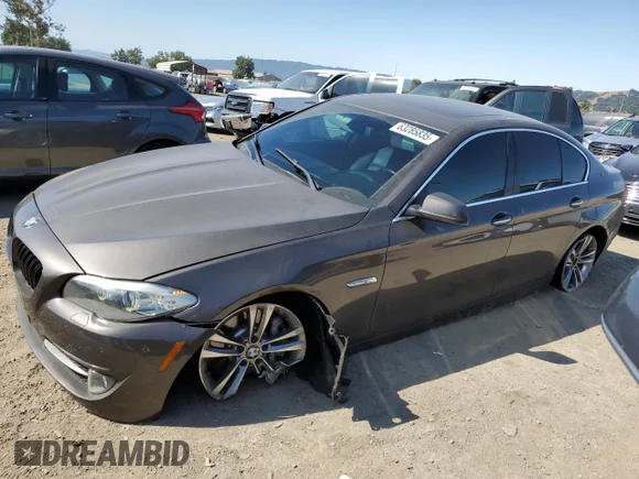 ✅ 2013 BMW 5 Series ActiveHybrid 5 • VIN: WBAFZ9C59DD090417 • Лот: 63285835. Опубліковано раніше на Copart з пробігом 136 857 миль. Безкоштовний доступ до архіву аукціонних продажів зі США та докладний звіт про історію автомобіля на DreamBid. Зображення 1.