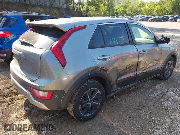 ✅ 2023 Kia Niro LX • VIN: KNDCP3LE2P5070095 • Лот: 42647501. Опубліковано раніше на IAAI з пробігом 67 623 миль. Безкоштовний доступ до архіву аукціонних продажів зі США та докладний звіт про історію автомобіля на DreamBid. Зображення 4.