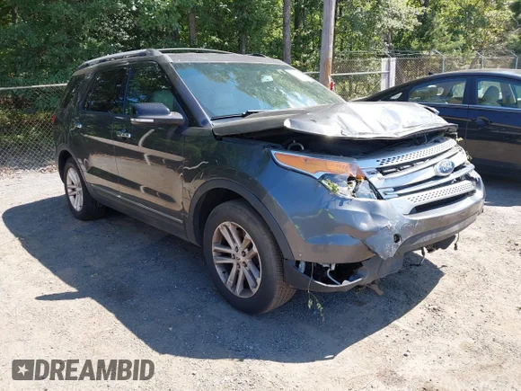 ✅ 2015 Ford Explorer XLT • VIN: 1FM5K7D97FGB13845 • Lot: 43046583. Wystawiony na IAAI z przebiegiem 121 535 mil. Bezpłatny archiwum sprzedaży aukcyjnych z USA i szczegółowy raport historii pojazdu na DreamBid. Zdjęcie 1.