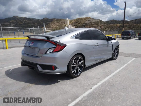 ✅ 2018 Honda Civic Si • VIN: 2HGFC3A52JH753377 • Lot: 45101141. Wystawiony na IAAI z przebiegiem 116 127 mil. Bezpłatny archiwum sprzedaży aukcyjnych z USA i szczegółowy raport historii pojazdu na DreamBid. Zdjęcie 4.