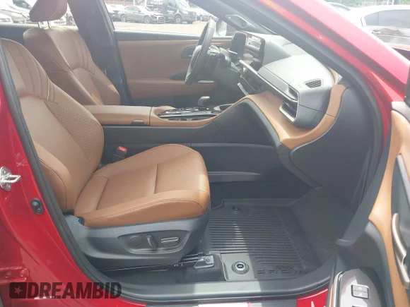 ✅ 2025 Toyota Crown XLE • VIN: JTDACAAJ0S3020307 • Lot: 42785775. Wystawiony na IAAI z przebiegiem 1 132 mil. Bezpłatny archiwum sprzedaży aukcyjnych z USA i szczegółowy raport historii pojazdu na DreamBid. Zdjęcie 5.