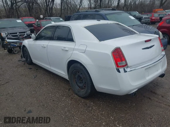 ✅ 2014 Chrysler 300 • VIN: 2C3CCAAG5EH175518 • Лот: 44535988. Опубліковано раніше на IAAI з пробігом 111 030 миль. Безкоштовний доступ до архіву аукціонних продажів зі США та докладний звіт про історію автомобіля на DreamBid. Зображення 3.