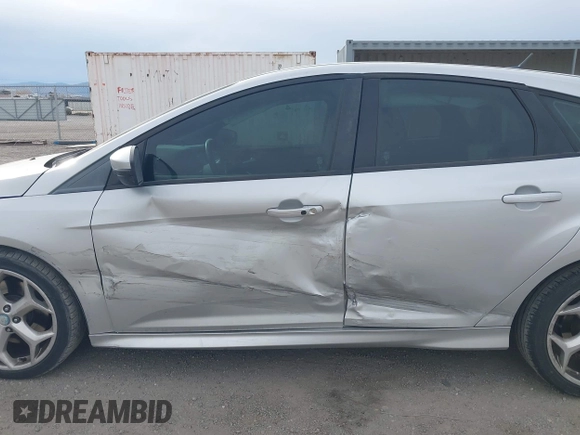 ✅ 2013 Ford Focus ST • VIN: 1FADP3L99DL166374 • Lot: 44006329. Wystawiony na IAAI z przebiegiem 127 314 mil. Bezpłatny archiwum sprzedaży aukcyjnych z USA i szczegółowy raport historii pojazdu na DreamBid. Zdjęcie 6.