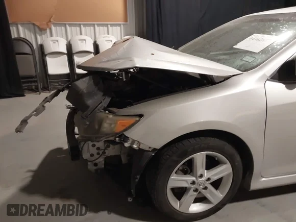 ✅ 2014 Toyota Camry SE Sport • VIN: 4T1BF1FK8EU332883 • Lot: 44362677. Wystawiony na IAAI z przebiegiem 154 465 mil. Bezpłatny archiwum sprzedaży aukcyjnych z USA i szczegółowy raport historii pojazdu na DreamBid. Zdjęcie 6.