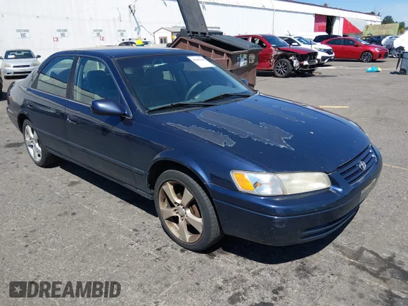 ✅ 1999 Toyota Camry LE • VIN: 4T1BG22K5XU882084 • Лот: 45640609. Опубліковано раніше на IAAI з пробігом 206 628 миль. Безкоштовний доступ до архіву аукціонних продажів зі США та докладний звіт про історію автомобіля на DreamBid. Зображення 1.