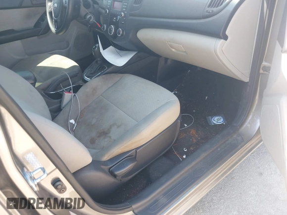 ✅ 2011 Kia Forte EX • VIN: KNAFU4A29B5375216 • Lot: 44694832. Wystawiony na IAAI z przebiegiem 105 900 mil. Bezpłatny archiwum sprzedaży aukcyjnych z USA i szczegółowy raport historii pojazdu na DreamBid. Zdjęcie 5.