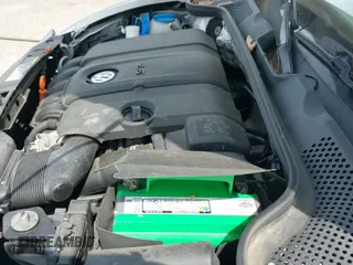 ✅ 2013 Volkswagen Beetle 2.5L • VIN: 3VWJX7AT5DM654445 • Lot: 42450363. Wystawiony na IAAI z przebiegiem 97 161 mil. Bezpłatny archiwum sprzedaży aukcyjnych z USA i szczegółowy raport historii pojazdu na DreamBid. Zdjęcie 19.