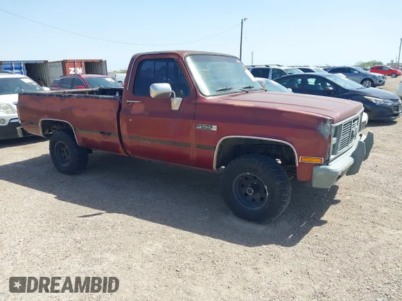 ✅ 1985 GMC Sierra 1500 • VIN: 1GTEK14H4FF733745 • Lot: 44620348. Wystawiony na IAAI z przebiegiem Nie podano. Bezpłatny archiwum sprzedaży aukcyjnych z USA i szczegółowy raport historii pojazdu na DreamBid. Zdjęcie 1.