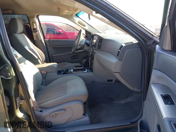 ✅ 2006 Jeep Grand Cherokee Laredo • VIN: 1J4GR48K06C310118 • Lot: 44817211. Wystawiony na IAAI z przebiegiem 255 030 mil. Bezpłatny archiwum sprzedaży aukcyjnych z USA i szczegółowy raport historii pojazdu na DreamBid. Zdjęcie 5.